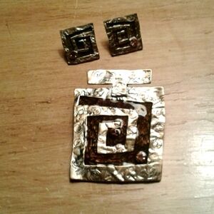 🍒NWOT BRASS AND SILVER TONE SET